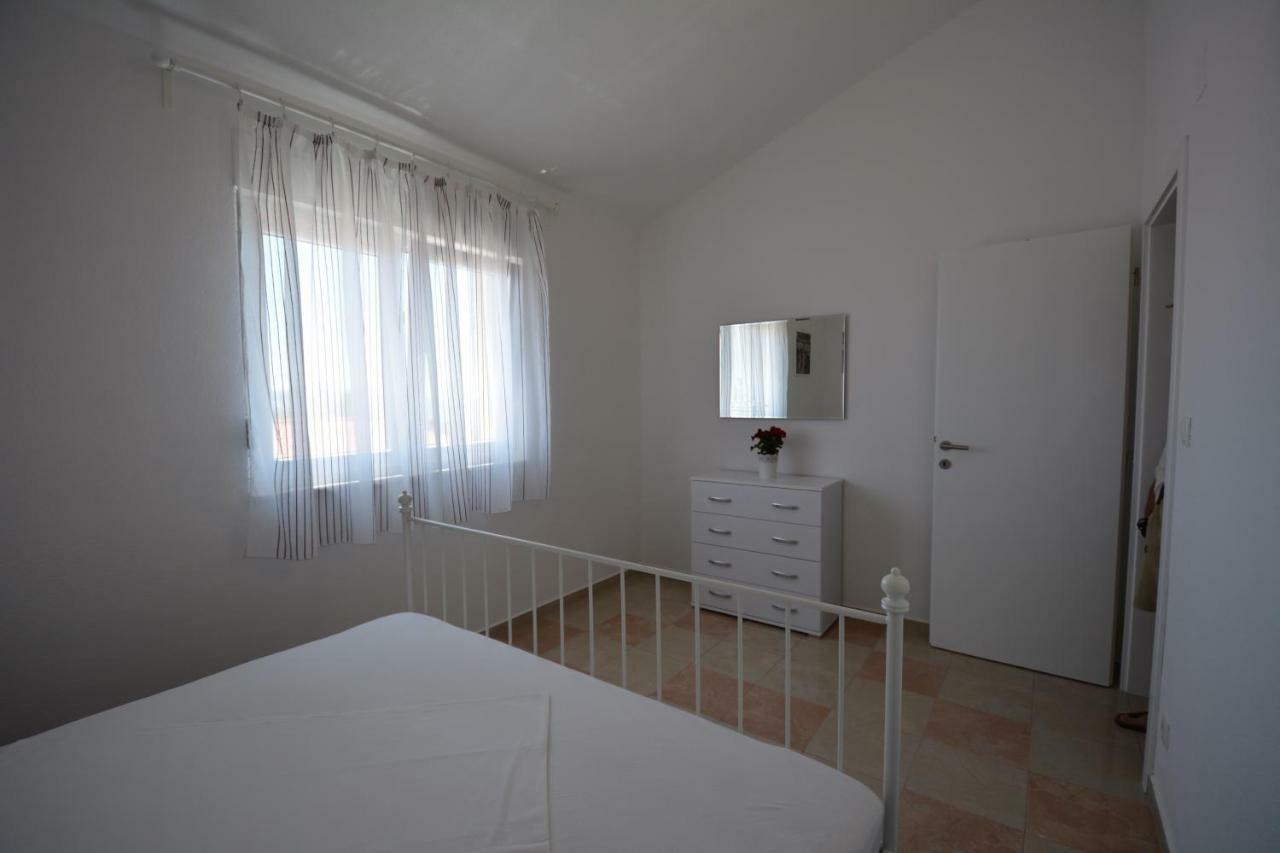 Apartments Otok 2 Трогир Экстерьер фото